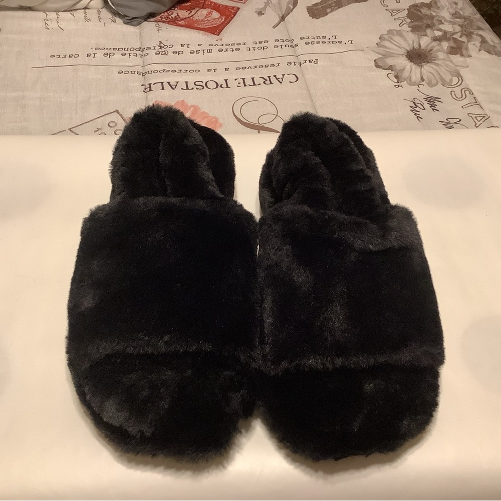 Plush Open-Toe Women’s Slipper - Black Faux Fur NWOT